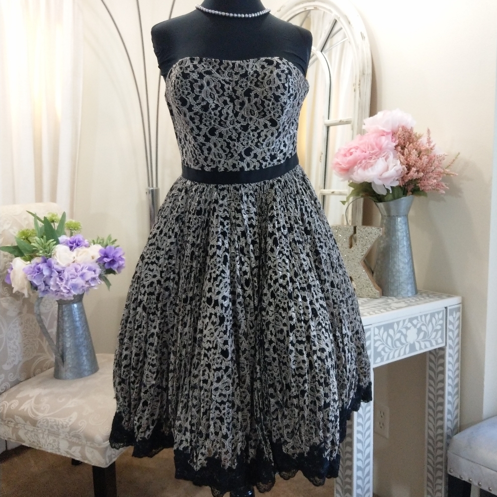 🍒NWOT🍒 TED BAKER SPECIAL OCCASION LACE DRESS - Picture 2 of 3